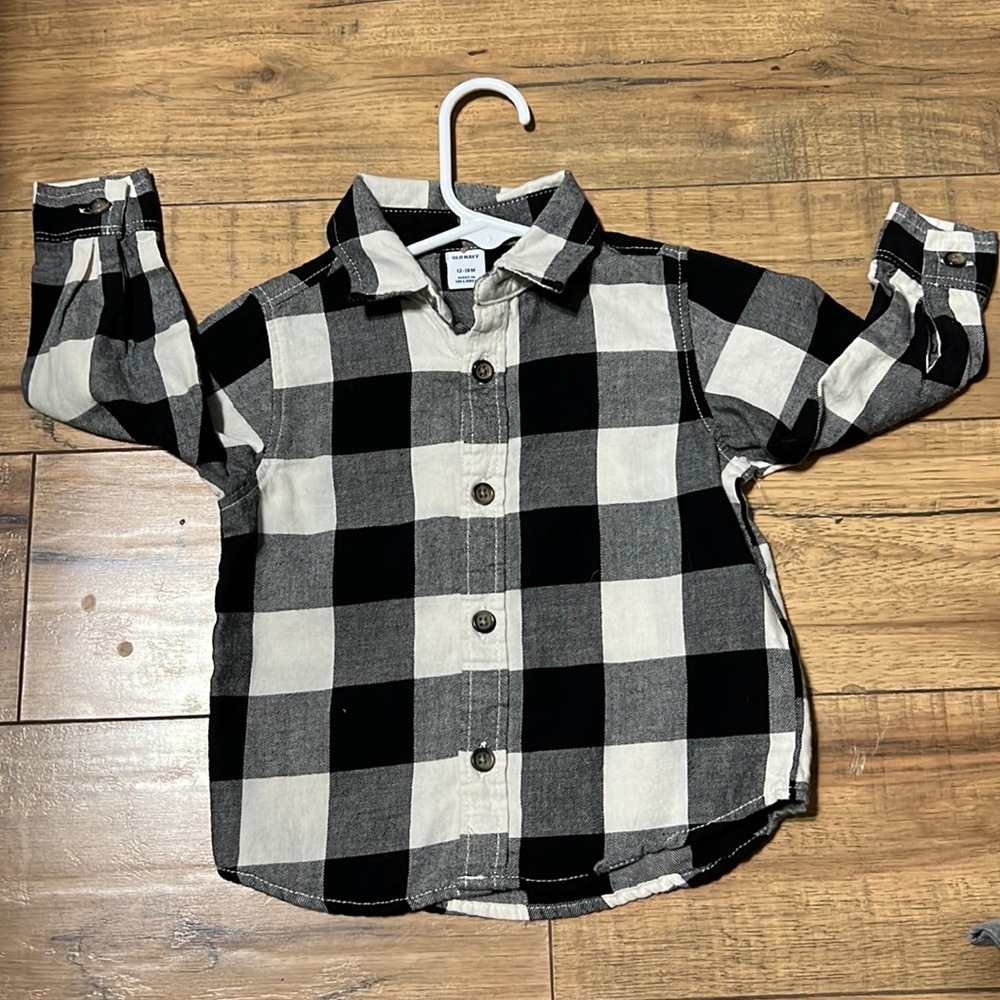Old Navy baby boy black and white flannel 12-18M